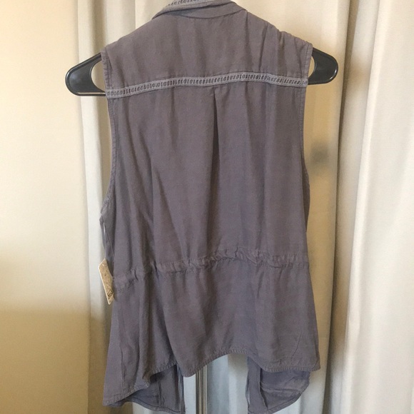 Grey Vest - Picture 2 of 3